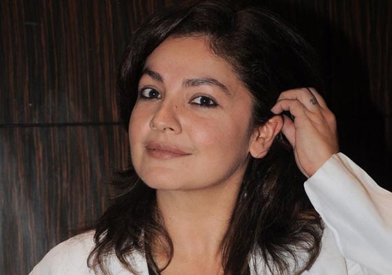 Pooja Bhatt speaks big about supporting open liquor contracts amid lock down
